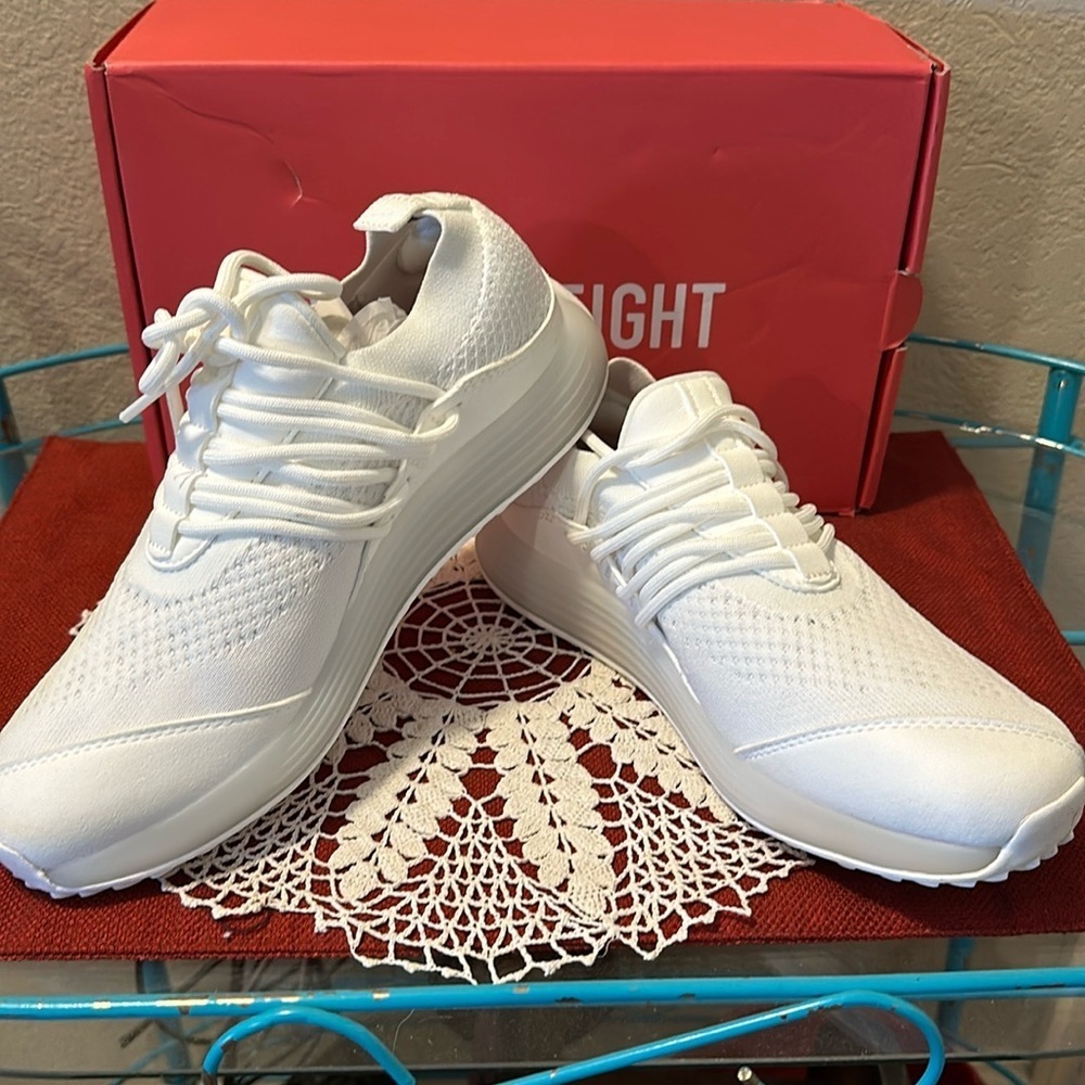 New in box Lane-Eight Sneakers. Mens or women’s.  1014  Size 9 womens/7.5 mens